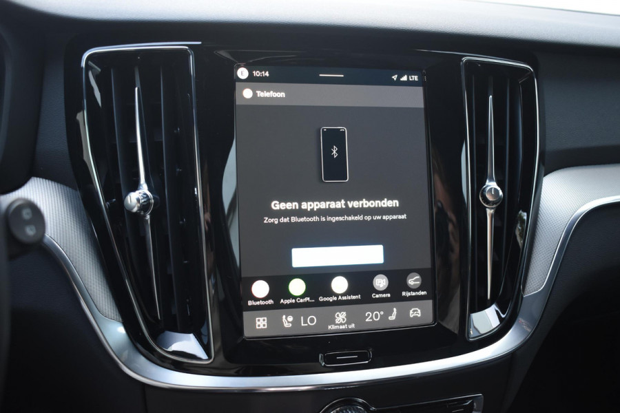 Volvo V60 T8 455PK Automaat Plug-in hybrid AWD Plus Dark / 360 Camera / Harman Kardon / Head-up display / Panorama schuifdak / Stoel- en stuurverwarming / Trekhaak / Elektrische stoelen met geheugen