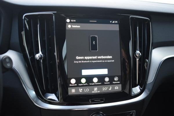 Volvo V60 T8 455PK Automaat Plug-in hybrid AWD Plus Dark / 360 Camera / Harman Kardon / Head-up display / Panorama schuifdak / Stoel- en stuurverwarming / Trekhaak / Elektrische stoelen met geheugen
