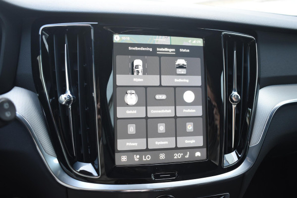 Volvo V60 T8 455PK Automaat Plug-in hybrid AWD Plus Dark / 360 Camera / Harman Kardon / Head-up display / Panorama schuifdak / Stoel- en stuurverwarming / Trekhaak / Elektrische stoelen met geheugen