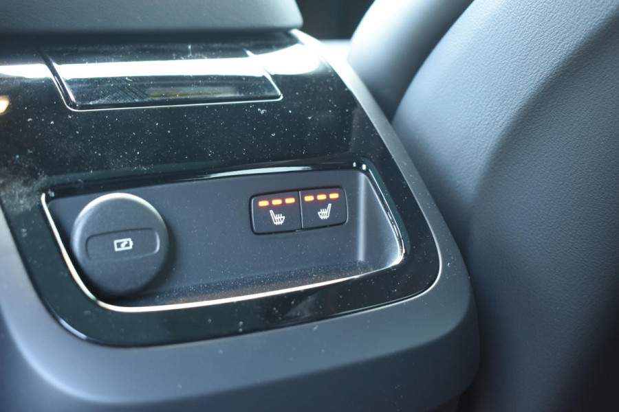 Volvo V60 T8 455PK Automaat Plug-in hybrid AWD Plus Dark / 360 Camera / Harman Kardon / Head-up display / Panorama schuifdak / Stoel- en stuurverwarming / Trekhaak / Elektrische stoelen met geheugen
