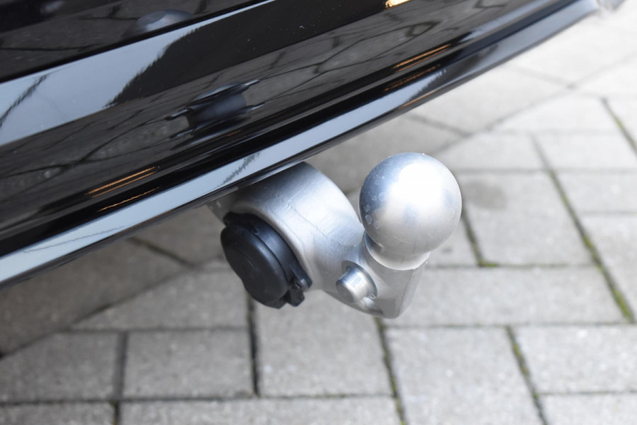 Volvo V60 T8 455PK Automaat Plug-in hybrid AWD Plus Dark / 360 Camera / Harman Kardon / Head-up display / Panorama schuifdak / Stoel- en stuurverwarming / Trekhaak / Elektrische stoelen met geheugen