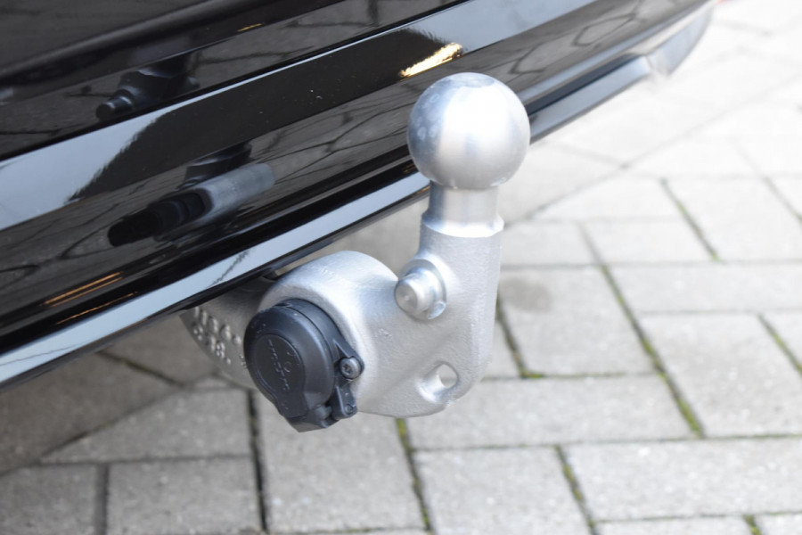 Volvo V60 T8 455PK Automaat Plug-in hybrid AWD Plus Dark / 360 Camera / Harman Kardon / Head-up display / Panorama schuifdak / Stoel- en stuurverwarming / Trekhaak / Elektrische stoelen met geheugen