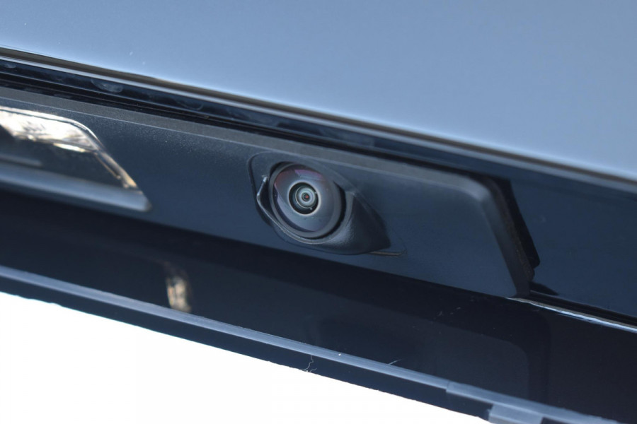 Volvo V60 T8 455PK Automaat Plug-in hybrid AWD Plus Dark / 360 Camera / Harman Kardon / Head-up display / Panorama schuifdak / Stoel- en stuurverwarming / Trekhaak / Elektrische stoelen met geheugen