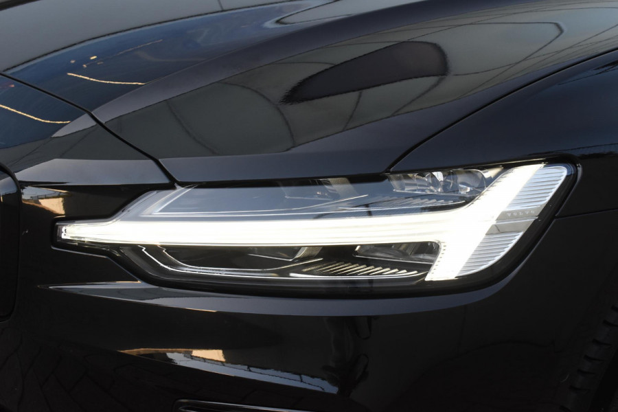 Volvo V60 T8 455PK Automaat Plug-in hybrid AWD Plus Dark / 360 Camera / Harman Kardon / Head-up display / Panorama schuifdak / Stoel- en stuurverwarming / Trekhaak / Elektrische stoelen met geheugen
