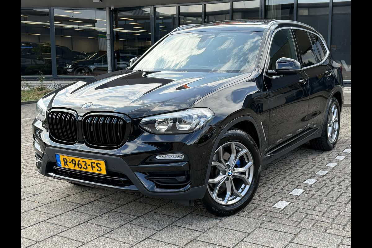 BMW X3 XDrive30i High Executive 185kW l PANO