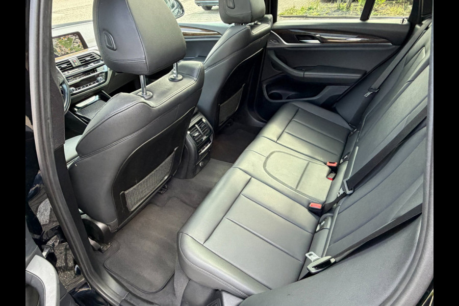 BMW X3 XDrive30i High Executive 185kW l PANO
