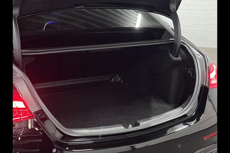 Mercedes-Benz C-Klasse 180 AMG Line Ambiente verlichting | Cruise control | Stoelverwarming | Achteruitrij camera | AMG wielen | Carplay | Dodehoek | Navigatie