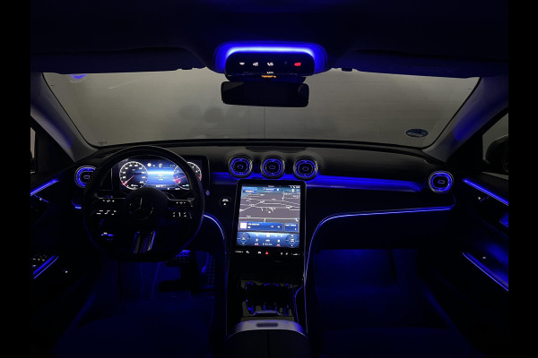 Mercedes-Benz C-Klasse 180 AMG Line Ambiente verlichting | Cruise control | Stoelverwarming | Achteruitrij camera | AMG wielen | Carplay | Dodehoek | Navigatie