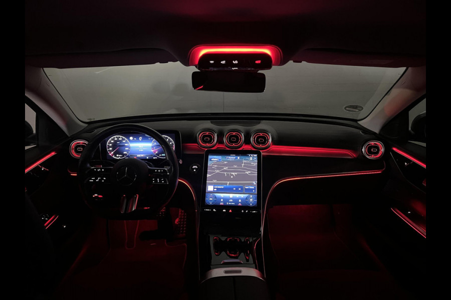 Mercedes-Benz C-Klasse 180 AMG Line Ambiente verlichting | Cruise control | Stoelverwarming | Achteruitrij camera | AMG wielen | Carplay | Dodehoek | Navigatie