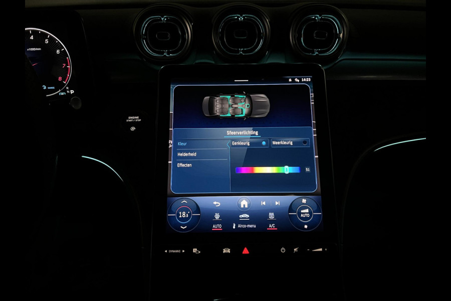 Mercedes-Benz C-Klasse 180 AMG Line Ambiente verlichting | Cruise control | Stoelverwarming | Achteruitrij camera | AMG wielen | Carplay | Dodehoek | Navigatie
