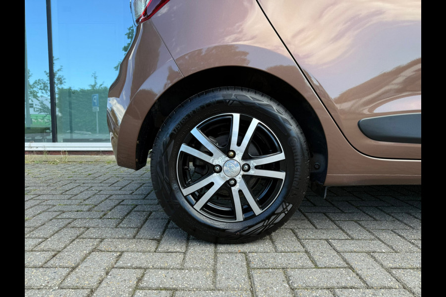 Hyundai i10 1.0i Premium - Navi - Climate - Winterpakket - Org.NL
