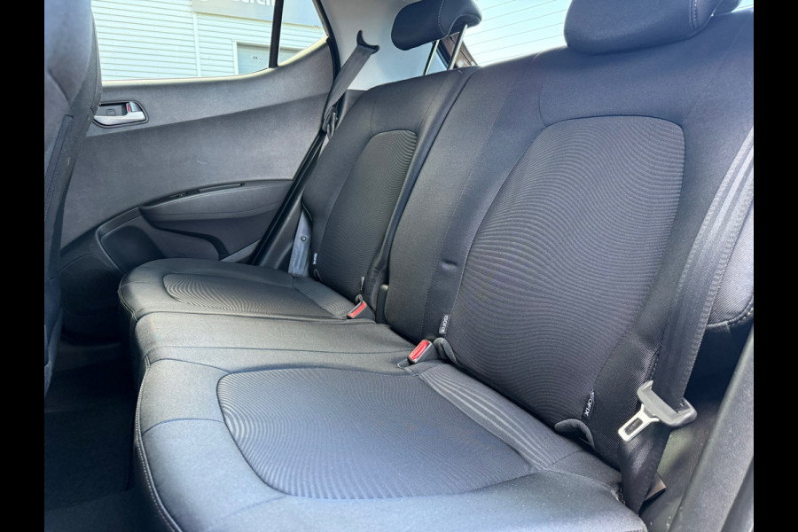 Hyundai i10 1.0i Premium - Navi - Climate - Winterpakket - Org.NL