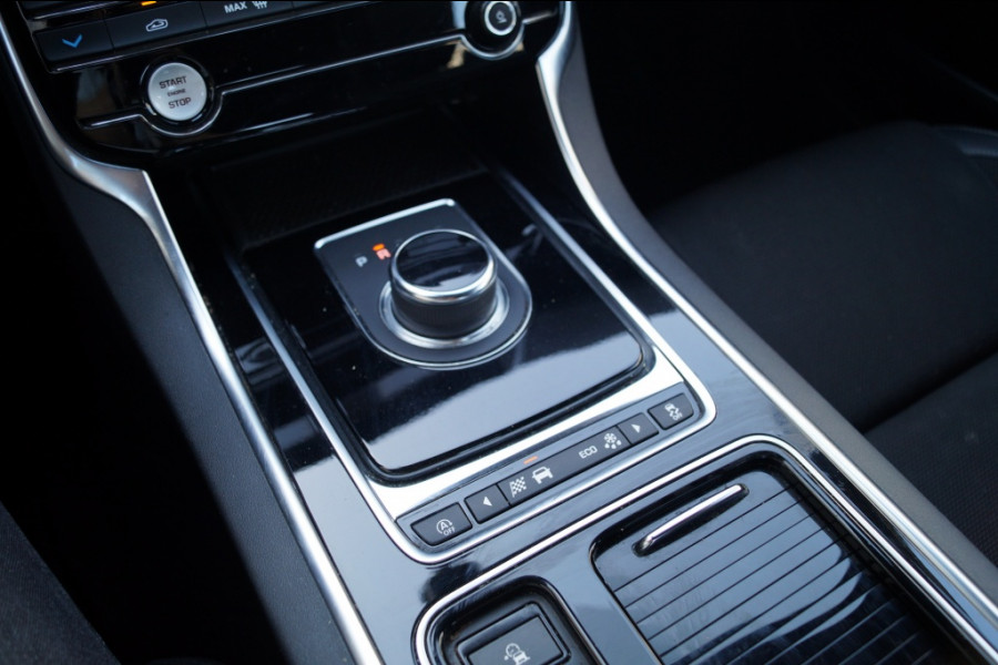 Jaguar XE 2.0T 200pk Automaat R-Sport -NAVI-ECC-PDC-