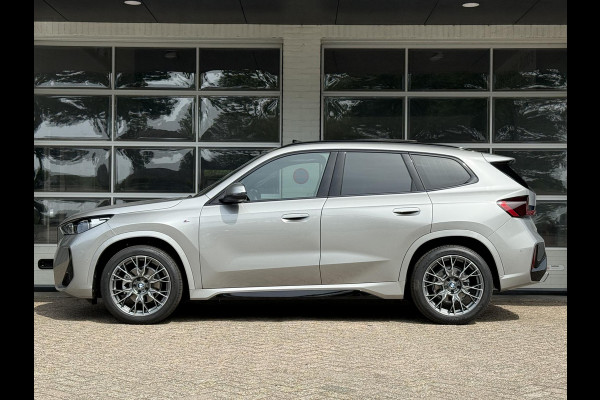 BMW X1 sDrive18i M SPORT | PANORAMA | PREMIUM PACK | ADAPT. CRUISE | KEYLESS ENTRY | STOELVERWARMING | 19 INCH LM VELGEN |