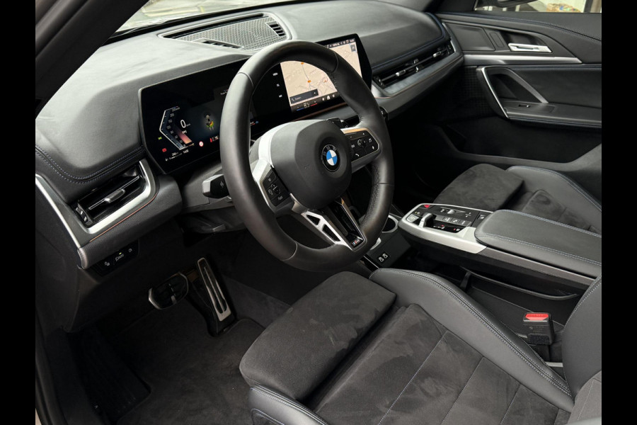 BMW X1 sDrive18i M SPORT | PANORAMA | PREMIUM PACK | ADAPT. CRUISE | KEYLESS ENTRY | STOELVERWARMING | 19 INCH LM VELGEN |