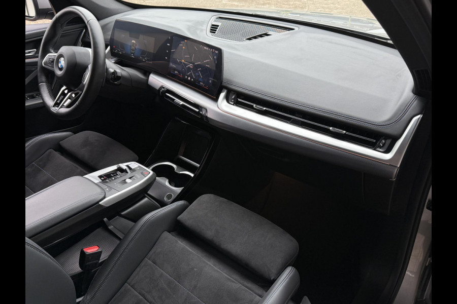 BMW X1 sDrive18i M SPORT | PANORAMA | PREMIUM PACK | ADAPT. CRUISE | KEYLESS ENTRY | STOELVERWARMING | 19 INCH LM VELGEN |