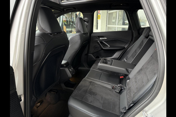BMW X1 sDrive18i M SPORT | PANORAMA | PREMIUM PACK | ADAPT. CRUISE | KEYLESS ENTRY | STOELVERWARMING | 19 INCH LM VELGEN |