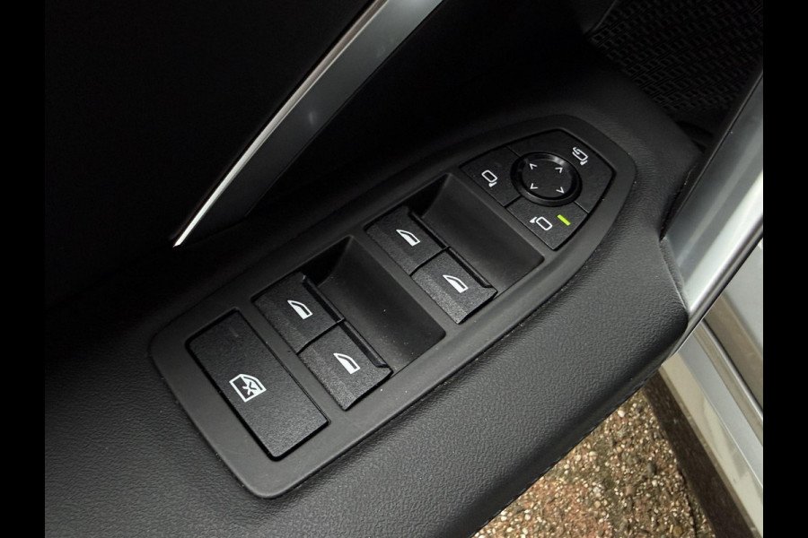 BMW X1 sDrive18i M SPORT | PANORAMA | PREMIUM PACK | ADAPT. CRUISE | KEYLESS ENTRY | STOELVERWARMING | 19 INCH LM VELGEN |
