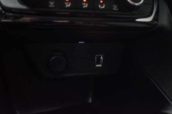 Opel Corsa 1.2 Black Edition+ NL-auto [ 1e Eigenaar Dealeronderhouden Carplay Parkeersensoren Cruise Control ]