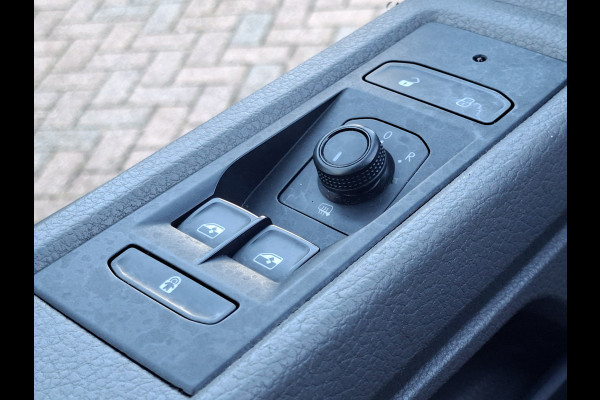 Volkswagen Transporter 2.0 TDI Aut7 Dubb.Cabine 2xSchuifdeur Carplay Trekhaak Bulli