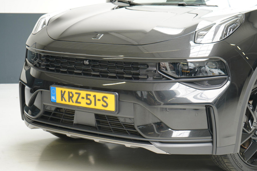 Lynk & Co 01 1.5 | Zwart optiek | 360 camera | Panoramadak | Navigatie | Memory | Apple CarPlay
