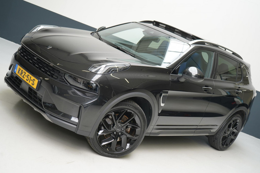 Lynk & Co 01 1.5 | Zwart optiek | 360 camera | Panoramadak | Navigatie | Memory | Apple CarPlay