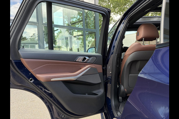 BMW X5 xDrive45e High Executive BOMVOL! | PANO | HARMAN KARDON | LASER LED | ELEK. ACHTER KLEP | ELEK. TREKHAAK | STOELVERWARMING | ELEK. MEM. SEAT | ACHTERUITRIJCAMERA | 22'' VELGEN | RIJKLAAR PRIJS + 12 MND BOVAG GARANTIE |