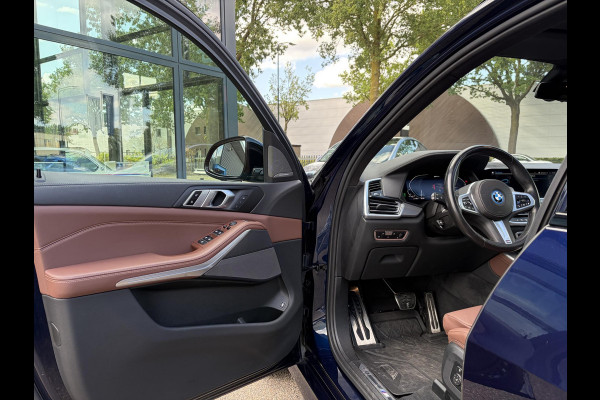 BMW X5 xDrive45e High Executive BOMVOL! | PANO | HARMAN KARDON | LASER LED | ELEK. ACHTER KLEP | ELEK. TREKHAAK | STOELVERWARMING | ELEK. MEM. SEAT | ACHTERUITRIJCAMERA | 22'' VELGEN | RIJKLAAR PRIJS + 12 MND BOVAG GARANTIE |