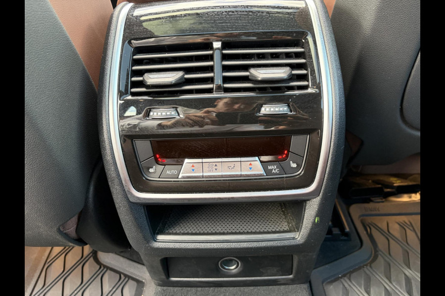BMW X5 xDrive45e High Executive BOMVOL! | PANO | HARMAN KARDON | LASER LED | ELEK. ACHTER KLEP | ELEK. TREKHAAK | STOELVERWARMING | ELEK. MEM. SEAT | ACHTERUITRIJCAMERA | 22'' VELGEN | RIJKLAAR PRIJS + 12 MND BOVAG GARANTIE |