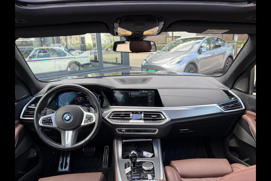 BMW X5 xDrive45e High Executive BOMVOL! | PANO | HARMAN KARDON | LASER LED | ELEK. ACHTER KLEP | ELEK. TREKHAAK | STOELVERWARMING | ELEK. MEM. SEAT | ACHTERUITRIJCAMERA | 22'' VELGEN | RIJKLAAR PRIJS + 12 MND BOVAG GARANTIE |