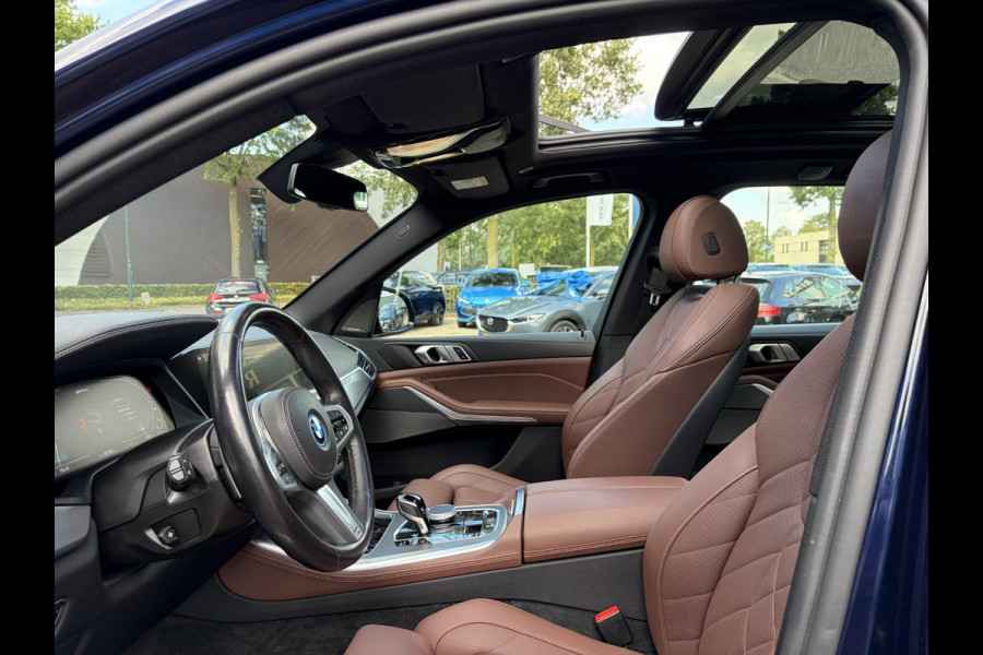 BMW X5 xDrive45e High Executive BOMVOL! | PANO | HARMAN KARDON | LASER LED | ELEK. ACHTER KLEP | ELEK. TREKHAAK | STOELVERWARMING | ELEK. MEM. SEAT | ACHTERUITRIJCAMERA | 22'' VELGEN | RIJKLAAR PRIJS + 12 MND BOVAG GARANTIE |