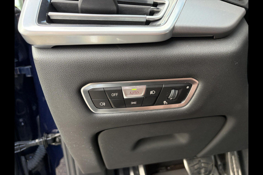 BMW X5 xDrive45e High Executive BOMVOL! | PANO | HARMAN KARDON | LASER LED | ELEK. ACHTER KLEP | ELEK. TREKHAAK | STOELVERWARMING | ELEK. MEM. SEAT | ACHTERUITRIJCAMERA | 22'' VELGEN | RIJKLAAR PRIJS + 12 MND BOVAG GARANTIE |