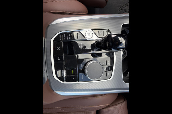 BMW X5 xDrive45e High Executive BOMVOL! | PANO | HARMAN KARDON | LASER LED | ELEK. ACHTER KLEP | ELEK. TREKHAAK | STOELVERWARMING | ELEK. MEM. SEAT | ACHTERUITRIJCAMERA | 22'' VELGEN | RIJKLAAR PRIJS + 12 MND BOVAG GARANTIE |