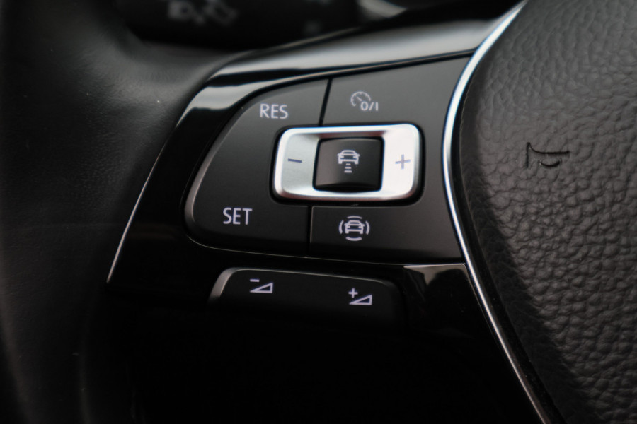 Volkswagen T-Roc 1.0 TSI Style ACC, Apple Carplay, Climate, Lane Assist, PDC