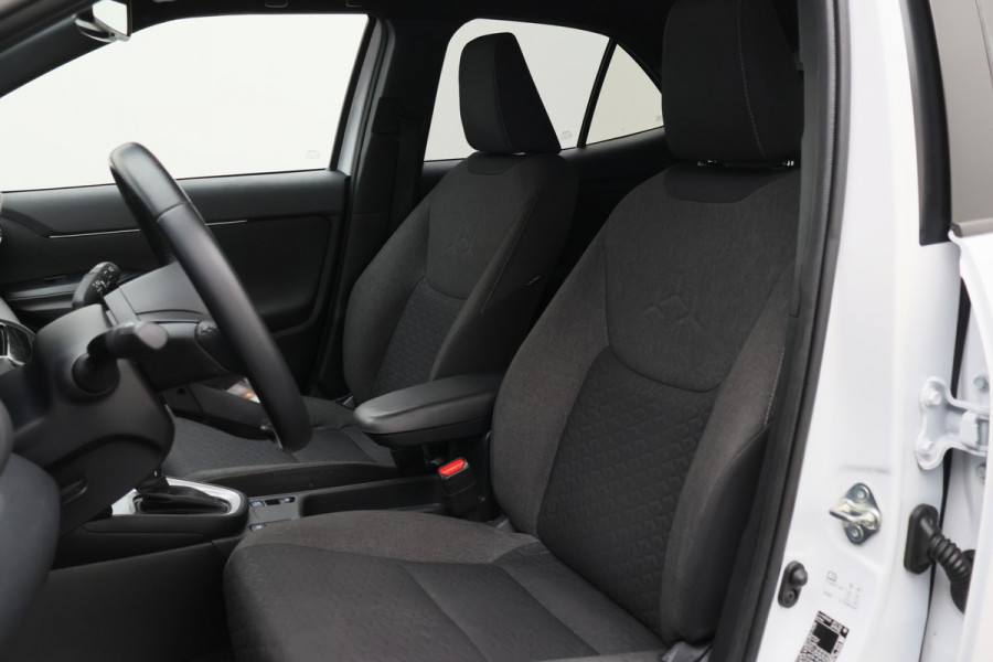 Toyota Yaris Cross 1.5 Hybrid Dynamic Two-Tone, Camera, Keyless, Apple Carplay, ACC, 17"