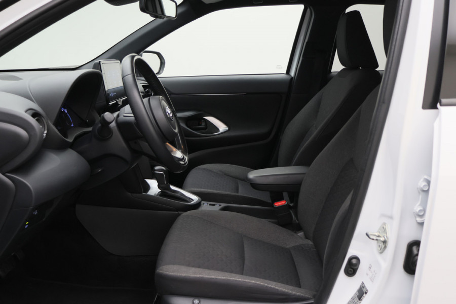 Toyota Yaris Cross 1.5 Hybrid Dynamic Two-Tone, Camera, Keyless, Apple Carplay, ACC, 17"