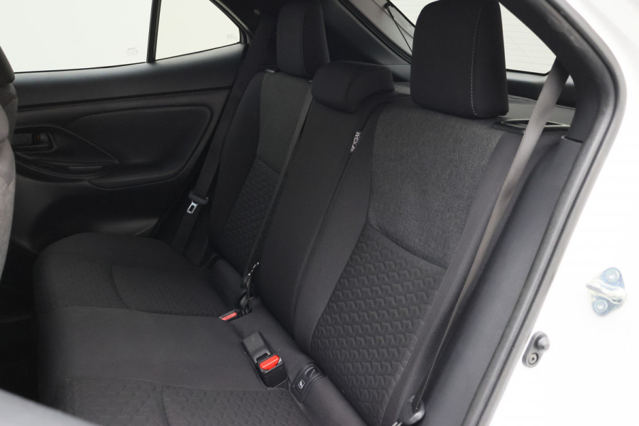 Toyota Yaris Cross 1.5 Hybrid Dynamic Two-Tone, Camera, Keyless, Apple Carplay, ACC, 17"