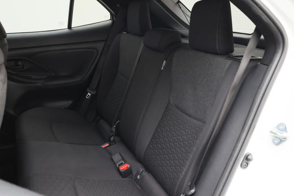 Toyota Yaris Cross 1.5 Hybrid Dynamic Two-Tone, Camera, Keyless, Apple Carplay, ACC, 17"