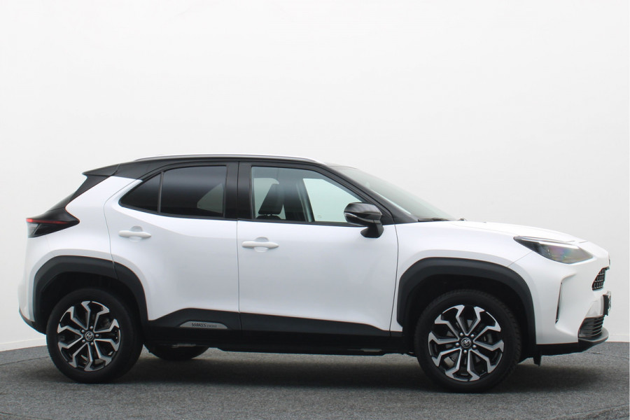 Toyota Yaris Cross 1.5 Hybrid Dynamic Two-Tone, Camera, Keyless, Apple Carplay, ACC, 17"