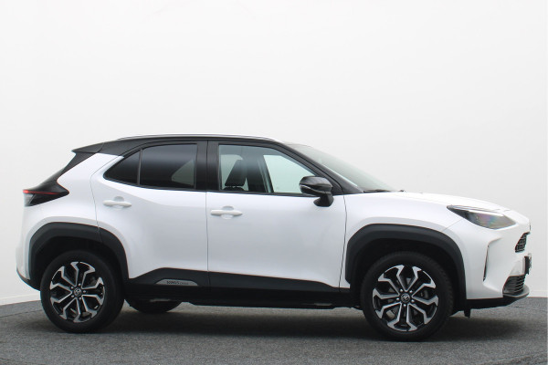 Toyota Yaris Cross 1.5 Hybrid Dynamic Two-Tone, Camera, Keyless, Apple Carplay, ACC, 17"