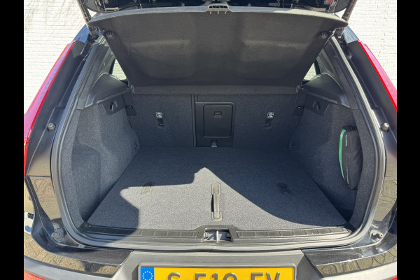 Volvo XC40 Recharge Pro SOH 97% Adaptive Cruise All-Season Banden Panoramadak AppleCarplay Elec. inklapbare trekhaak Leder