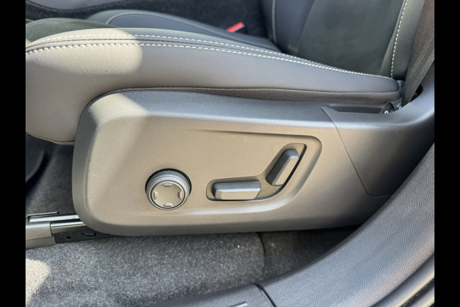 Volvo XC40 Recharge Pro SOH 97% Adaptive Cruise All-Season Banden Panoramadak AppleCarplay Elec. inklapbare trekhaak Leder