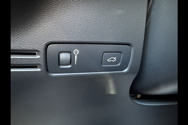 Volvo XC40 Recharge Pro SOH 97% Adaptive Cruise All-Season Banden Panoramadak AppleCarplay Elec. inklapbare trekhaak Leder