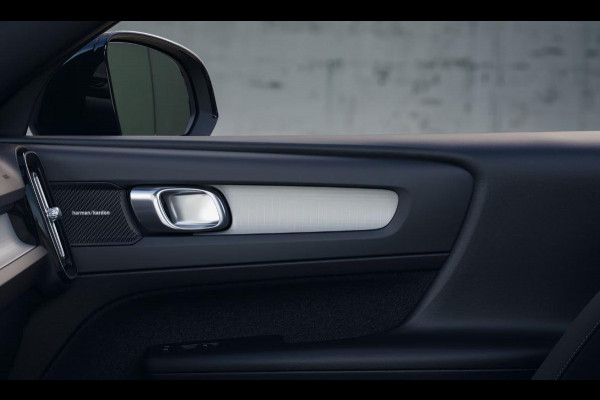 Volvo XC40 B4 211PK Automaat Plus Black Edition