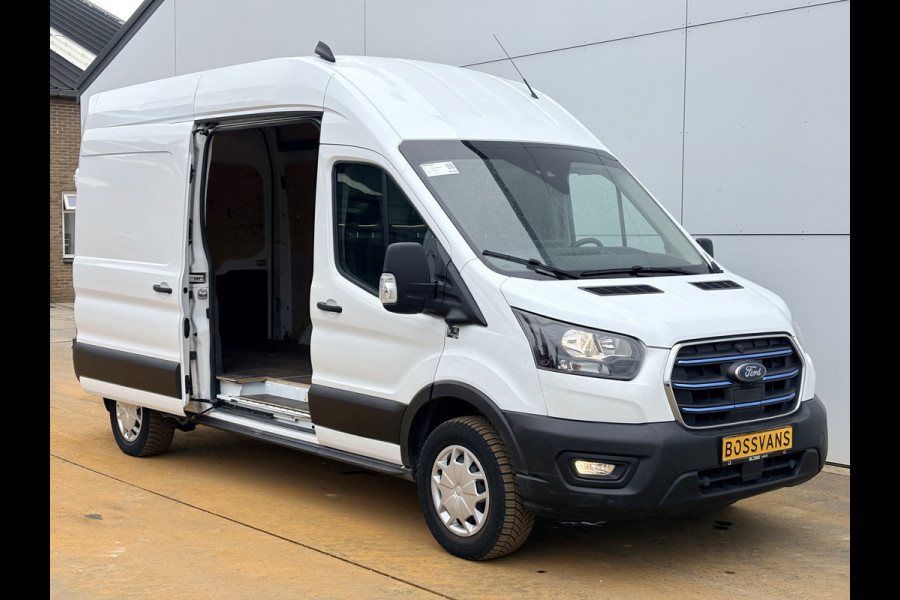 Ford E-Transit 68kWh 184PK L3H3 317km WLTP 93,8% (SOH) Snelladen Camera Cruise control Climate control Carplay Navigatie Laadkabel Parkeersensoren