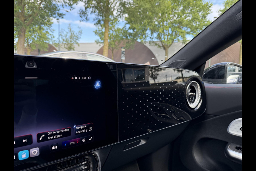 Mercedes-Benz CLA-Klasse 250+ Launch Edition 85.5 kWh AMG| NIEUW MODEL| 11.000KM!| ELEKTRISCHE STOELEN| CAMERA| DODE HOEK| FABRIEKSGARANTIE MERCEDES| ORIGINEEL NEDERLANDS NAP| ALPINE GRIJS| 19 INCH VELGEN|