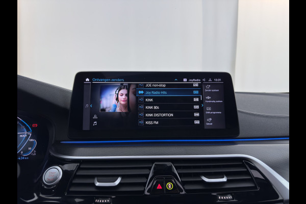 BMW 5 Serie Touring 530e xDrive Business Edition Plus M-Sportpack (Plug-in) {SoH-96%} (INCL.BTW) *PANO | HEAD-UP | LEATHER | FULL-LED | MEMORY-PACK | HARMAN/KARDON | BLINDSPOT | DIGI-COCKPIT | CAMERA | NAVI-FULLMAP | PRIVACY-GLASS | SHIFTPADDLES | ECC | PDC | 18''ALU