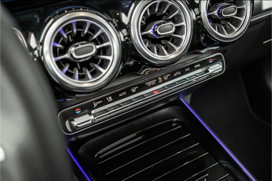Mercedes-Benz Glb 180 Business Solution AMG 7p. - Panorama | Memory | Carbon | Alcatanra | Stoelverwarming