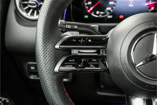 Mercedes-Benz Glb 180 Business Solution AMG 7p. - Panorama | Memory | Carbon | Alcatanra | Stoelverwarming