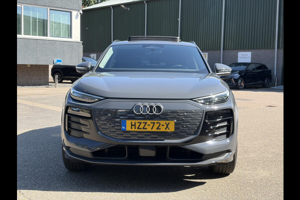 Audi Q6 e-tron Launch edition 83 kWh BOMVOL! | ELEK. TREKHAAK | STOEL VERWARMING VOOR EN ACHTER | KEYLESS | 360 CAMERA | STUURVERWARMING | FABRIEKS GARANTIE TM 01-08-2027 |